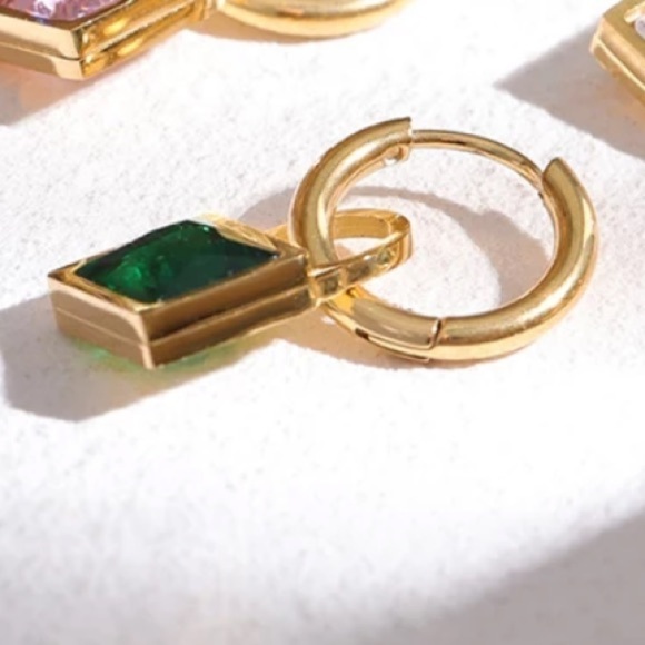𝅺NEW Emerald Green Gemstone 18K Gold Plated Hoop Earrings - Picture 10 of 12